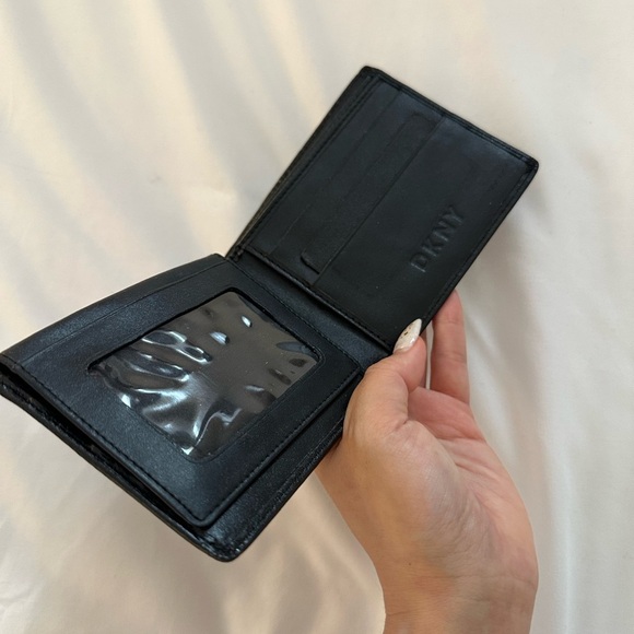 New DKNY Bifold Black Leather wallet - Picture 5 of 8